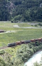 Aufgrund heftiger gewitter ist es in der grossregion luzern zu diversen überschwemmungen gekommen. Sbb Wassen Reuss Vor Unwetter 1981 Bilder Zugreisen Eisenbahn