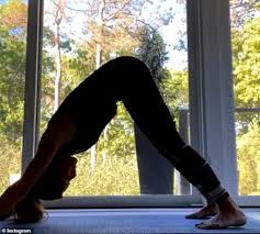 The involvement of cnn host chris cuomo in advising his brother andrew cuomo contributed to an environment where the governor's sexually harassing conduct was allowed to flourish and persist. Chris Cuomo Is Allegedly Caught Naked In Background Of His Wife Cristina S Yoga Video Daily Mail Online