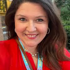 Amanda Carper's Instagram, Twitter & Facebook