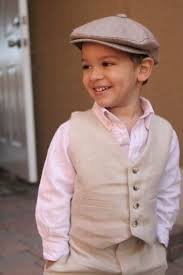 En france, les garçons d'honneur ou les demoiselles d'honneur sont des enfants de la famille des mariés qui font différentes choses : Le Cortege Les Tenues Des Petits Garcons D Honneur Fine Handmade Clothing Garcons D Honneur Mariage Costume Mariage Enfant Mariage Retro