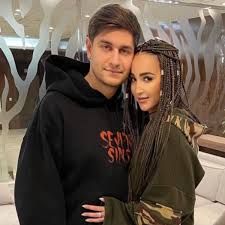 Информация о состоянии здоровья поющей ведущей. Olga Buzova I David Manukyan Posle Publichnoj Ssory Otpisalis Drug Ot Druga V Instagram Vokrug Tv