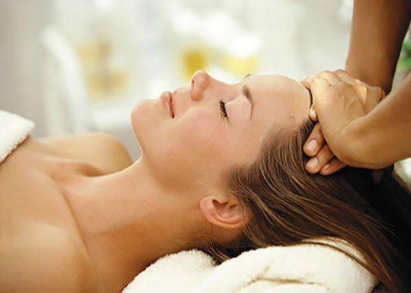 Massage đầu giảm căng thẳng