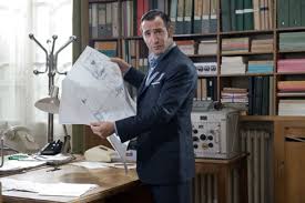 Le film sera présenté en clôture du festival de cannes 2021. Oss 177 Alerte Rouge En Afrique Noire Se Devoile Dans Un Premier Teaser Actu