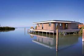 The villa is located on the please inform haus am wasser in advance of your expected arrival time. Der Traum Vom Haus Am See Am Wasser Zu Hause Sein Falstaff Living