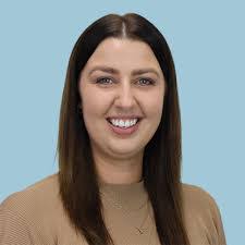 Sarah Frank's Instagram, Twitter & Facebook