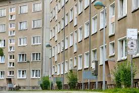 Hours after he was ambushed by a group of hydra assassins, nick fury chose to hide at steve rogers ' apartment. Lobau Sind Arme Menschen Mieter Zweiter Klasse Sachsische De