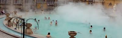 Budapest holds the title city of spas since the year 1934, as it has more thermal and medicinal water springs than any other capital city in the world. Termas De Szechenyi Em Budapeste Como Chegar Roteiro Budapeste