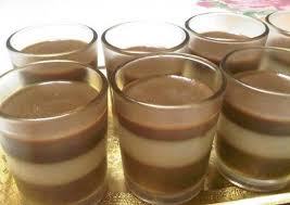 Campur 1/2 bungkus nutrijel plain dengan 4sdm gula atau lebih sesuai selera. Resep Dan Cara Membuat Puding Susu Tiga Lapis Enak Dan Kenyal Selerasa Com