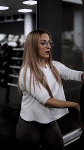 Salut! Eu sunt Andreea-Maria Ungureanu și îți mulțumesc că ai ajuns pe  pagina mea!, Sunt antrenor personal, tehnician nutriționist și absolventă a  Facultății de Sport, cu multiple specializări în ...