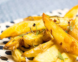 Imagem De Batatas Assadas Com Alecrim E Azeite