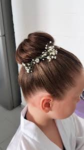 While you may spend most of your time finding the perfect dress and keeping your bridesmaids in line, don't forget the importance of the flower girl hairstyle. Flower Girls Hairstyles Doranna Wedding Hairstylist Riviera Maya