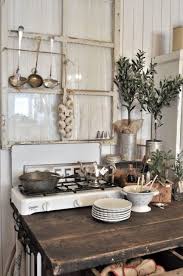 Alles Da Kleine Vintage Kuche Im Landhaus Wohnidee Kuchendekoration Haus Kuchen Kuchendesign