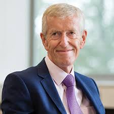 Van Elle founder steps down