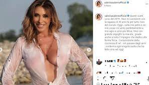 Her zodiac animal is monkey. Sabrina Salerno Con La Camicia Bagnata E Da Censura Foto