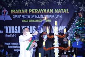 Terkadang waktu banyak terbuang hanya untuk menentukan tema natal yang dirasakan paling tepat. Kumpulan Puisi Natal 2020 Menyentuh Hati Cocok Untuk Teman Di Lengkapi Ucapan Selamat Natal Portal Kudus