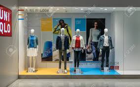 Publié le 18/05/2018 à 11:19. Uniqlo A Emquatier Bangkok Thailande 6 Janvier 2018 Affichage De Fenetre De Marque De Luxe Et A La Mode Collection D Hiver De Vetements Decontractes Au Magasin Phare Capture D Ecran Large Banque D Images