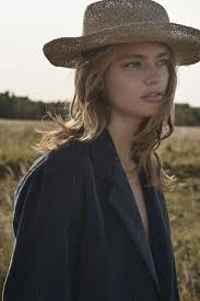 anna mila img models kopfbedeckung weiblich hut