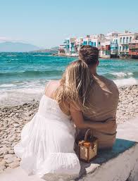 How much does the average couple budget for their honeymoon? How Much To Budget For Your Dream Honeymoon The Blonde Abroad