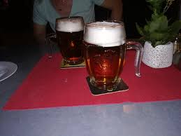 En härlig snygg taverna, inredningen är coolt, mörka träbord och stolar, ölaffischer och emaljer som pryder väggarna och massor av sittmöjligheter spredas i hela denna pub både inuti och utanför med utsikt över de livliga och livliga.gatorna runt denna krog. Rebra Picture Of Haus Der Biere Modling Tripadvisor