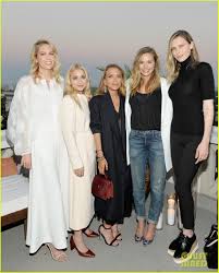 Elizabeth chase olsen ▪ элизабет олсен. Mary Kate Ashley Olsen Get Support From Sister Lizzie At Elizabeth And James Store Opening Mary Kate Ashley Elizabeth Olsen Store O Naryady Eshli Olsen Stil
