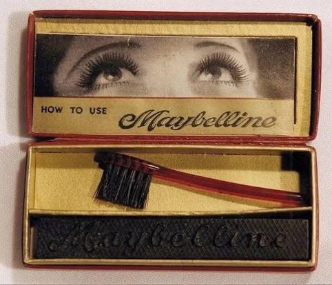 Máscara de cílios Maybelline em estilo vintage e maquiagem clássica para os olhos