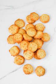 A single serving of pretzel crisps (28g) provides 110 calories, 1.5 grams of fat, 22 grams of carbohydrate, 1 gram of fiber, 2 grams of sugar, and 3 grams of protein. Mini Cheddars Gluten Free Low Carb Wallflower Kitchen