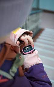 Mit dieser preisgekrönten uhr können sie telefonieren, nachrichten verschicken oder die position des kindes abfragen. Eine Smart Watch Fur Kinder Mehr Freiheit Und Sicherheit Fur Eltern Und Kind Mit Der Xplora X5 Play Pinkepank