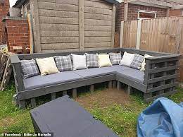 They were on sale for less than a week. Diy Mother Creates Outdoor Sofa With Old Pallets Of Wood And Only Pays For The Paint And Cushions Daily Mail Online
