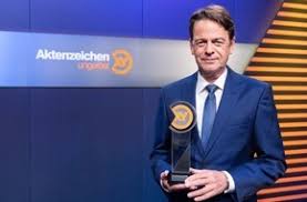 Auch die letzten beiden freunde verlassen kurz danach den garten, sehen den unheimlichen besucher aber noch einmal auf dem nachhauseweg.später am abend machen 2. Offizielle News Zu Aktenzeichen Xy Ungelost 2021 Presseportal