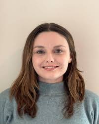 Julia Howland's Instagram, Twitter & Facebook