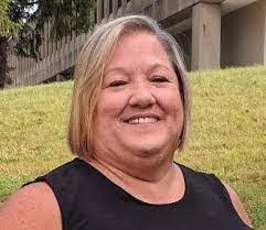 Kim Brownfield's Instagram, Twitter & Facebook