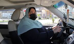 Do gi, özel kuvvetlerde bir subay olarak herkesten daha dürüst yaşadı. First Female Taxi Driver In Gaza Strip Global Times