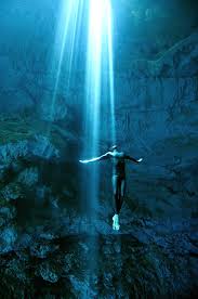 One Ocean One Breath Explore Oceans And Other Large Bodies Of Water Around The World Diving Deep Dow Fotos Submarinas Fotografia Submarina Fotografia Acuatica