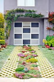 In many courtyards, pavers are positioned in circular patterns. 16 Best Driveway Designs And Pavers For Every Kind Of House How To Beautify Your Driveway
