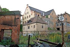 Eine zwangsversteigerung zu verhindern ist nicht immer, aber doch häufig möglich. Zwangsversteigerung Investor Aus Nrw Bietet 130 000 Euro Fur Rittergut In Sahlis Lvz Leipziger Volkszeitung