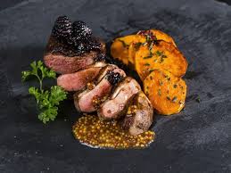 Magret A La Moutarde Et Patate Douce Rotie Recette Plat Gastronomique Magret De Canard Recettes De Cuisine