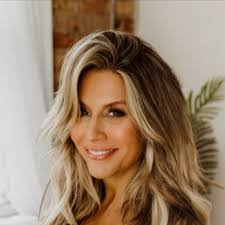 Michelle Twitchell's Instagram, Twitter & Facebook