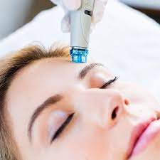 Cosmeticperks On Instagram Hydrafacial Is One Of The Latest And Greatest Beauty Trends Delivering Instant And Long L Hydra Facial Skin Care Beauty Skin Care