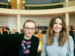 Nun hat die prominenteste deutsche aktivistin luisa neubauer zu einem klimastreik der anderen art aufgerufen. Hass Wird Uns Nicht Mundtot Machen Lisa Badum