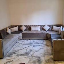 Si l'univers de votre salon est plutôt classique ou traditionnel, une banquette beige et douce se mariera avec le reste de la décoration. Salon Marocain Orientale Design Moderne Pas Cher Home Facebook