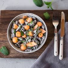 De Seid Ihr Bereit Fur Das Warme Wetter Jetzt Wo Es Wieder Warmer Wird Ist Auch Wieder Die Zeit Der Kreativen Pasta Salate Pasta Salat Essen Superfood
