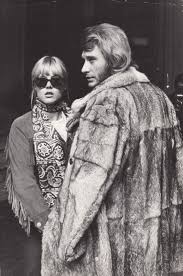 Sylvie vartan le bon temps du rock'n roll avec johnny hallyday. When Tommy Roberts Johnny Halliday And Sylvia Vartan Brought Hippy Chic To Paris 1967 Flashbak