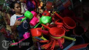 Baik itu perabot berupa kursi, sofa, meja, lemari, tempat tidur, hingga barang elektronik lainnya. Tribunwiki 6 Toko Tempat Beli Alat Rumah Tangga Di Makassar Tribun Timur