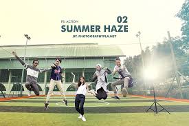 Desain album kenangan di atas memiliki tema tablet yang menjadi desain tepi pada album dan template menyerupai halaman media sosial yang menjadi kontennya. Editing Foto Konsep Buku Tahunan Sekolah Sekolah Buku Bts