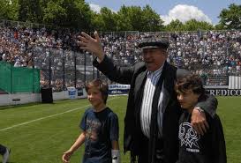 Carlos griguol ➤ former footballer (midfield) ➤ last club: Uzikrecnbwj8 M