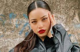 Emilia Mernes se suma a la tendencia del total jean, pero con su toque  personal