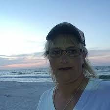 Kelly Redden's Instagram, Twitter & Facebook