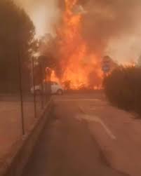 Ci sarebbero almeno una decina di camper andati a fuoco e sembra che il rogo sia. L Abruzzo Brucia Domenica Di Incendi Il Capoluogo