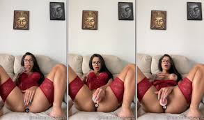 Luani Almeida Enterrando Consolo Na Buceta Com Plug No Cuzinho - Cnn Amador