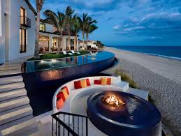 You could easily create your own fire pit with a fire ring, rocks and image source | allamandapaisagismo. Modern Outdoor Fire Pit Designs